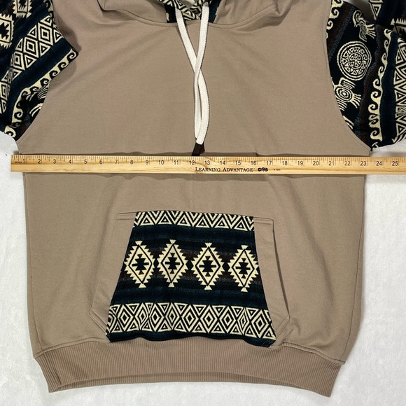 Artisanal Hoodie w/graphic global inspired design, graphic colors, streetwear - Picture 7 of 12